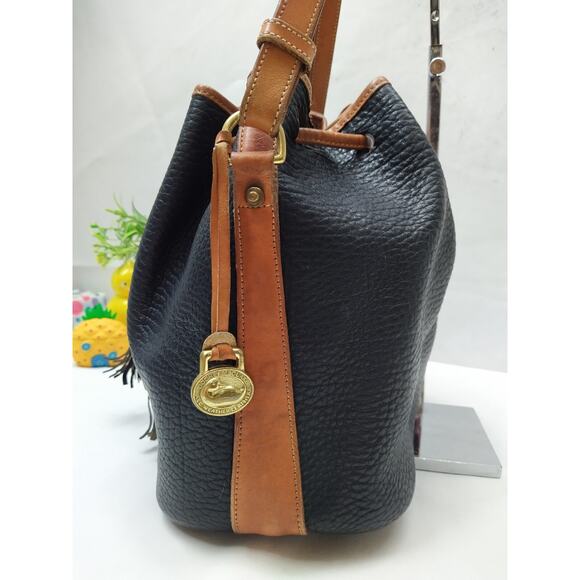 Dooney & Bourke Black Pebbled Leather Drawstring Buckle Shoulder Bag - Vintage - Picture 3 of 14